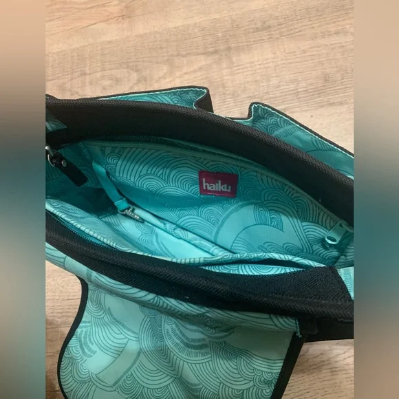 Haiku cross body bag- black with teal detail - Picture 2 of 6